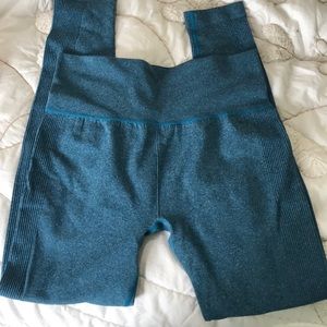 Blue/teal leggings